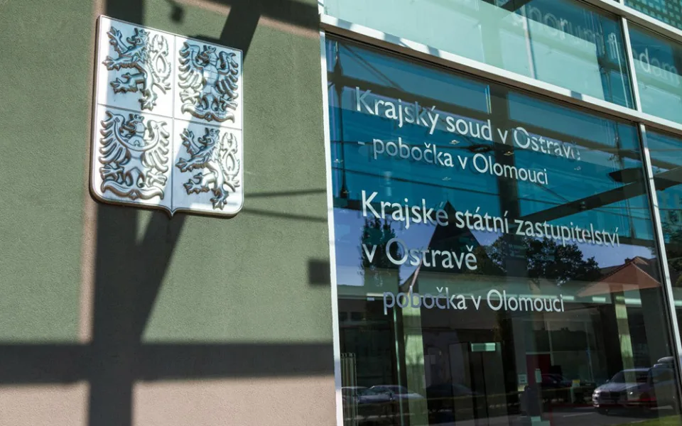 Otrávil kolegu, další jedovaté nápoje chystal, zakládal požáry. Žalobce chce pro muže z Olomoucka 25 let