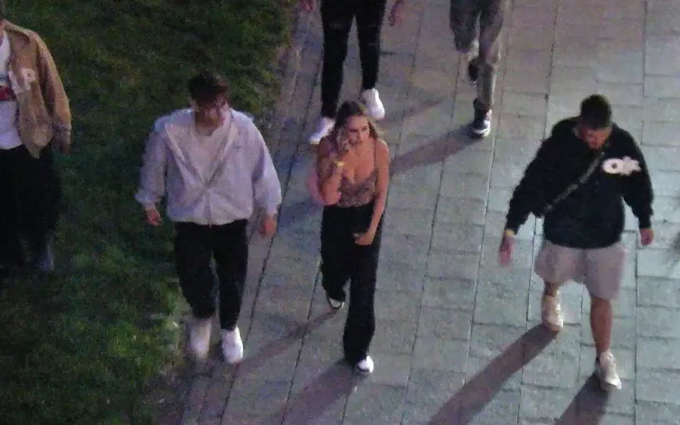 Napadení v centru Olomouce? Policie pátrá po totožnosti dvou mladíků