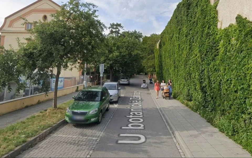 Dezorientovaná seniorka bloudila po Olomouci. Pomohla jí žena, která přivolala strážníky