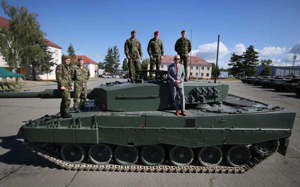 Slavností předání posledního tanku Leopard 2A4 v Přáslavicích