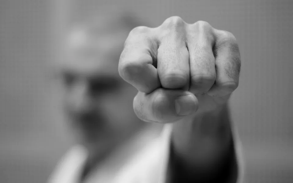Hádka na koupališti v Želči přešla ve rvačku. Opilý muž ničil vybavení
