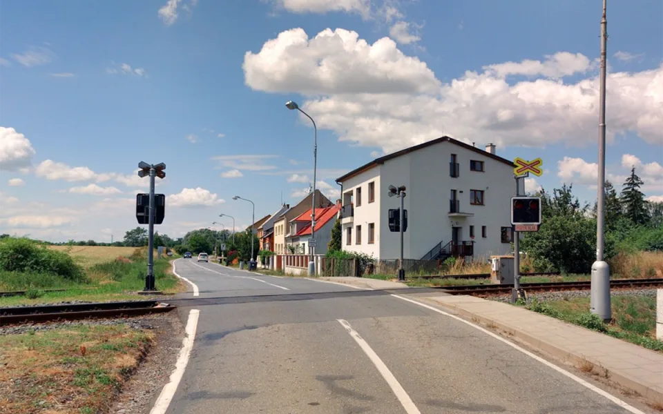 Přejezd P7615 v Křelovské ulici v Olomouci-Řepčíně - ilustrační foto
