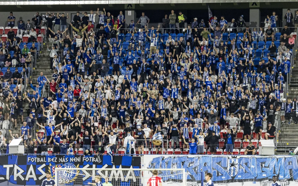 Modrobílý expres Sigmáků do Ostravy nevyrazí. Fanoušci pojedou autobusy