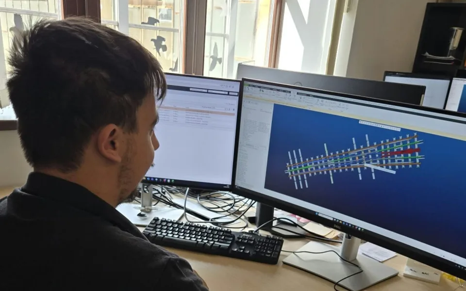 Sedmdesát let historie výroby výhybek v Prostějově digitálně. Pomáhají studenti