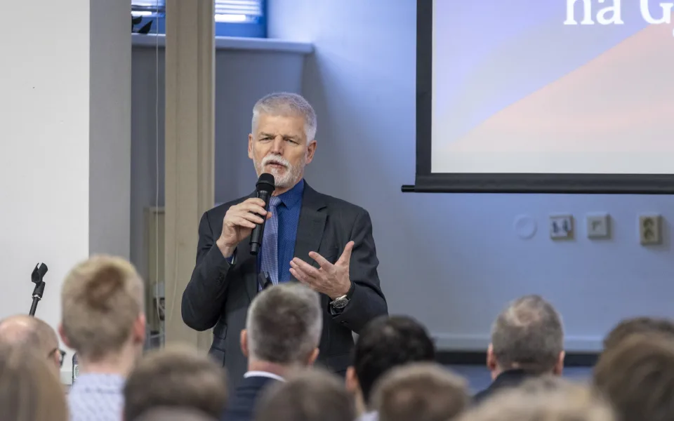 První školní den s hlavou státu. Za žáky na Konicko přijede prezident Pavel