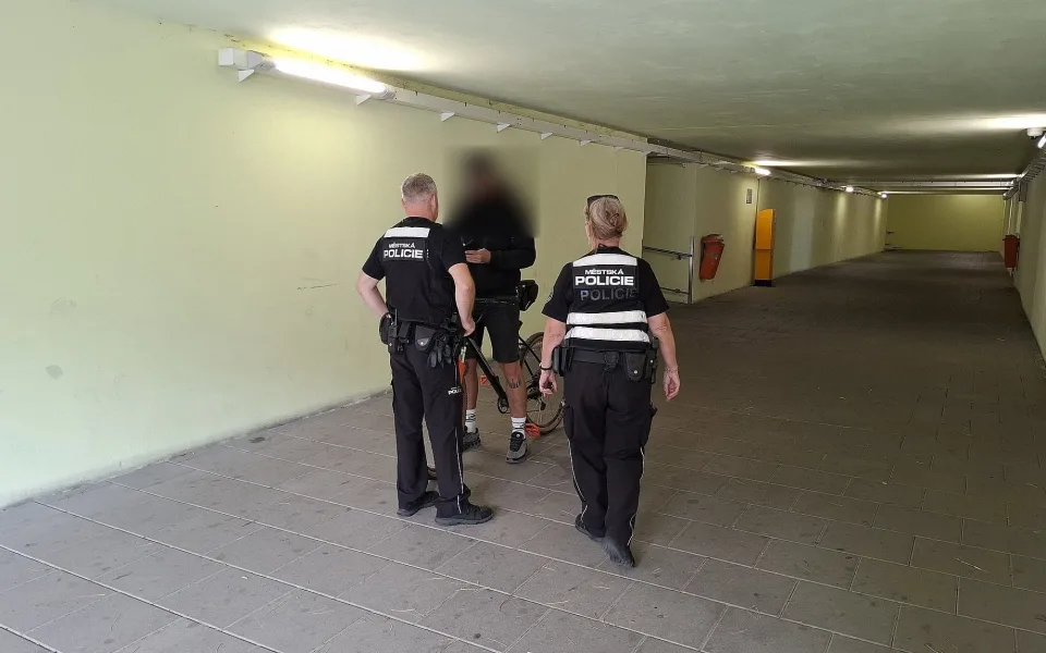 Zákaz jízdy na kole v podchodu. Kontroly cyklistů v Olomouci rozvířily emoce