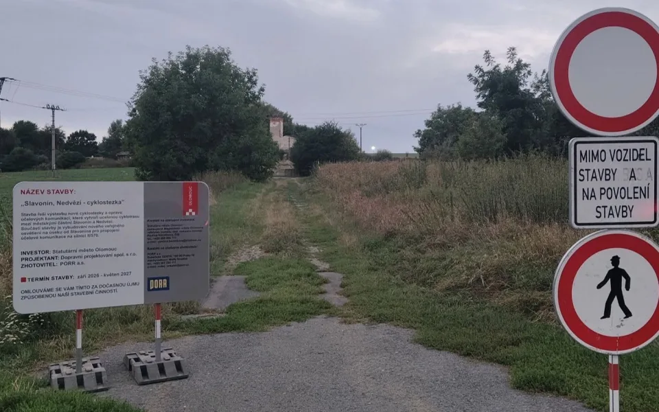 Začala stavba cyklostezky mezi Slavonínem a Nedvězím, trasa pokračuje na Prostějov